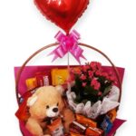 Cesta de Café da Manhã com Balão de Parabéns/Aniversário