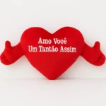 Coração De Pelúcia Com Mão Amo Você Um Tanto Assim Tamanho P Vermelho