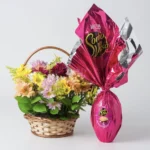 Cesta de Margaridas Coloridas e Ovo de Páscoa Sonho de Valsa