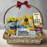 Cesta de Café da Manhã Parabéns com Flores